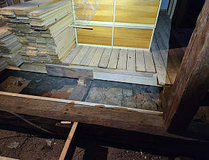 Zateplení stropu rodinného domu pomocí foukané izolace